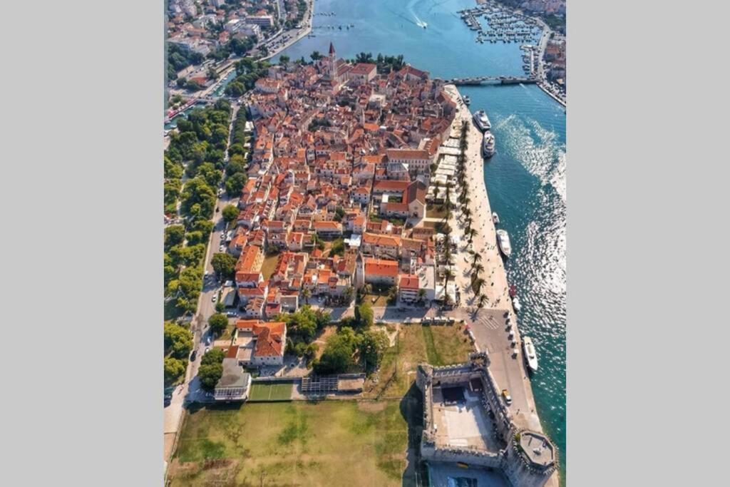 Ferienwohnung Oleandar Trogir Exterior foto
