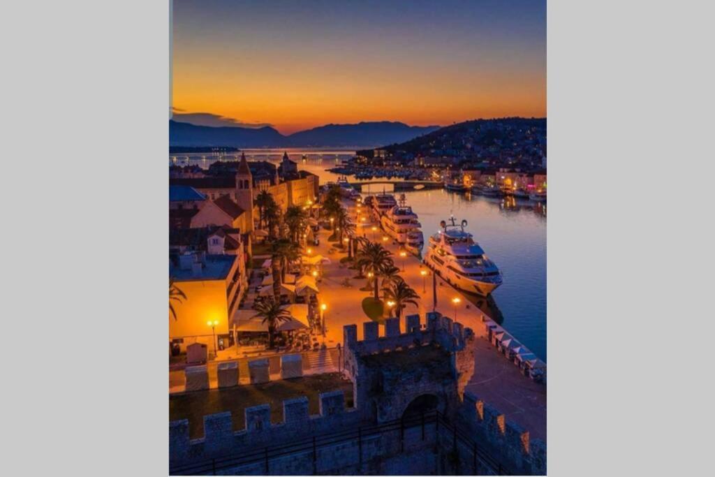 Ferienwohnung Oleandar Trogir Exterior foto