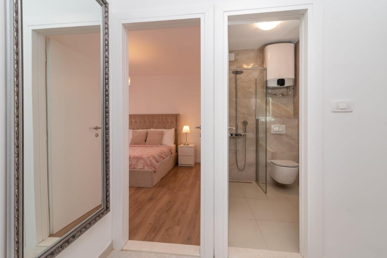 Ferienwohnung Oleandar Trogir Exterior foto