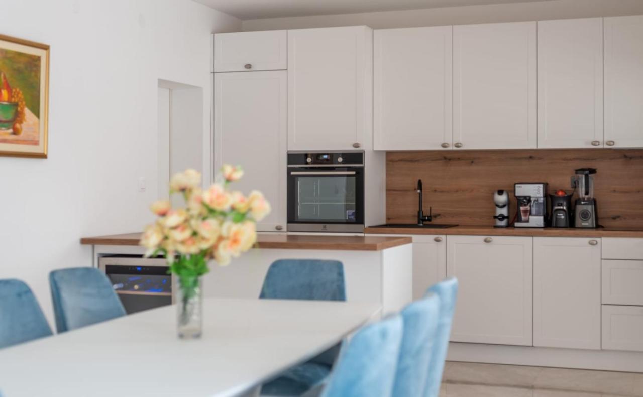 Ferienwohnung Oleandar Trogir Exterior foto